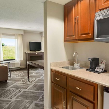 Hampton Inn & Suites By Hilton Manchester Bedford Eksteriør billede