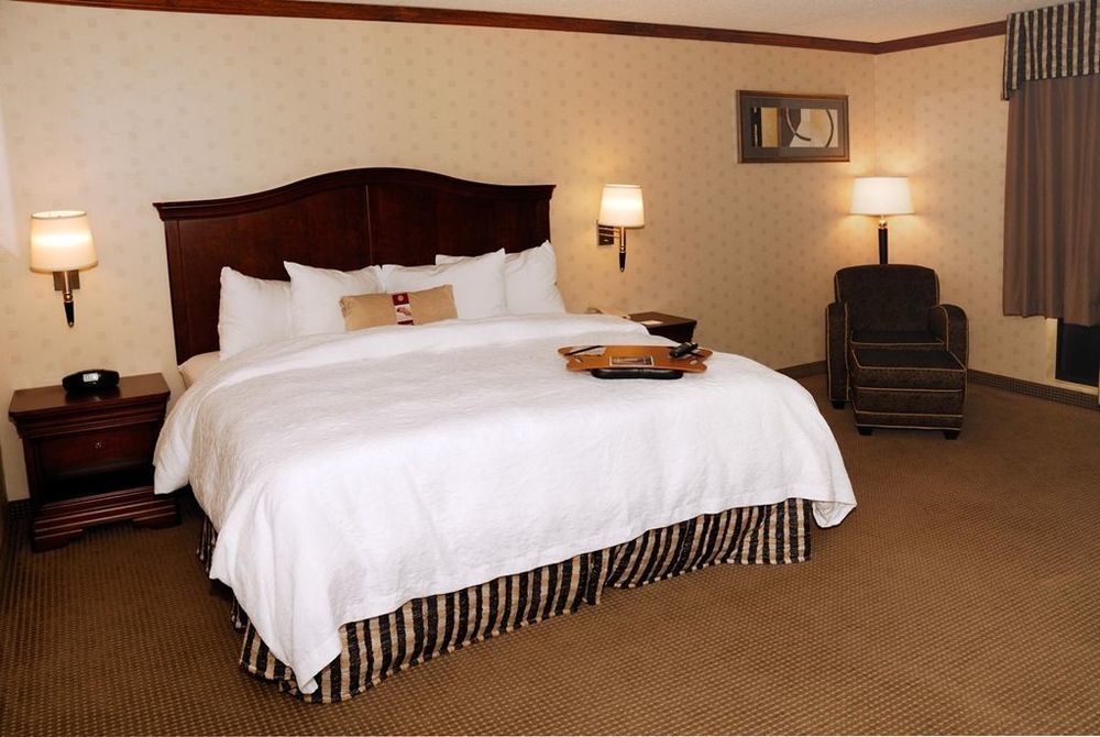 Hampton Inn & Suites By Hilton Manchester Bedford Værelse billede