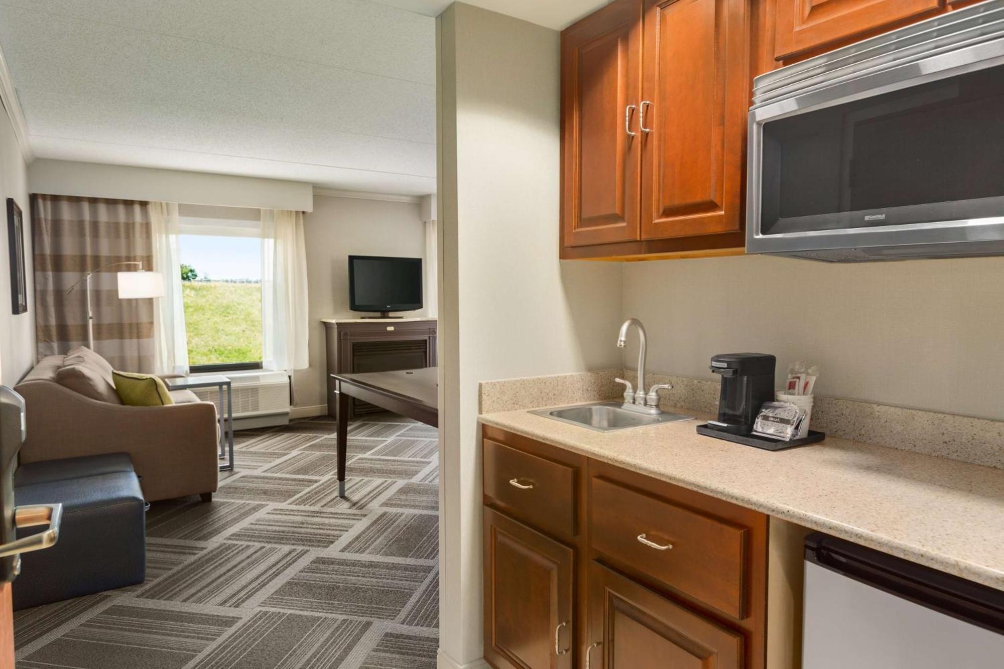 Hampton Inn & Suites By Hilton Manchester Bedford Eksteriør billede