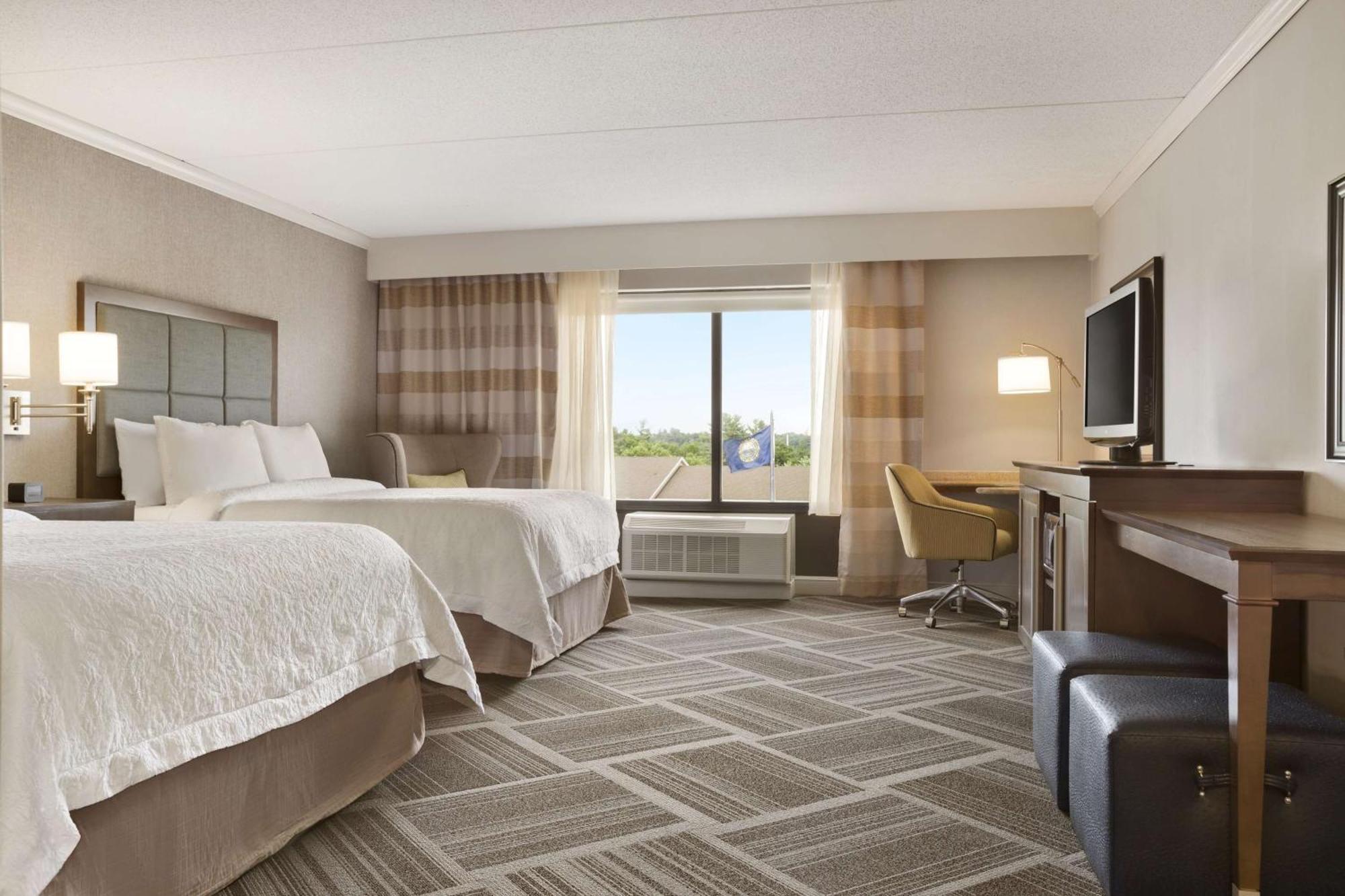 Hampton Inn & Suites By Hilton Manchester Bedford Eksteriør billede