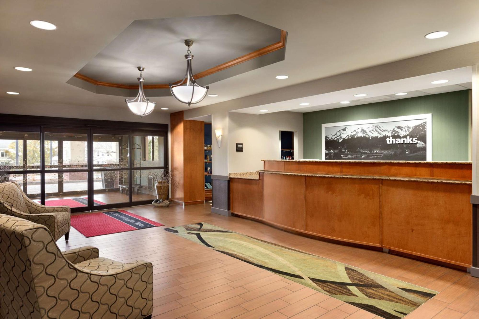 Hampton Inn & Suites By Hilton Manchester Bedford Eksteriør billede