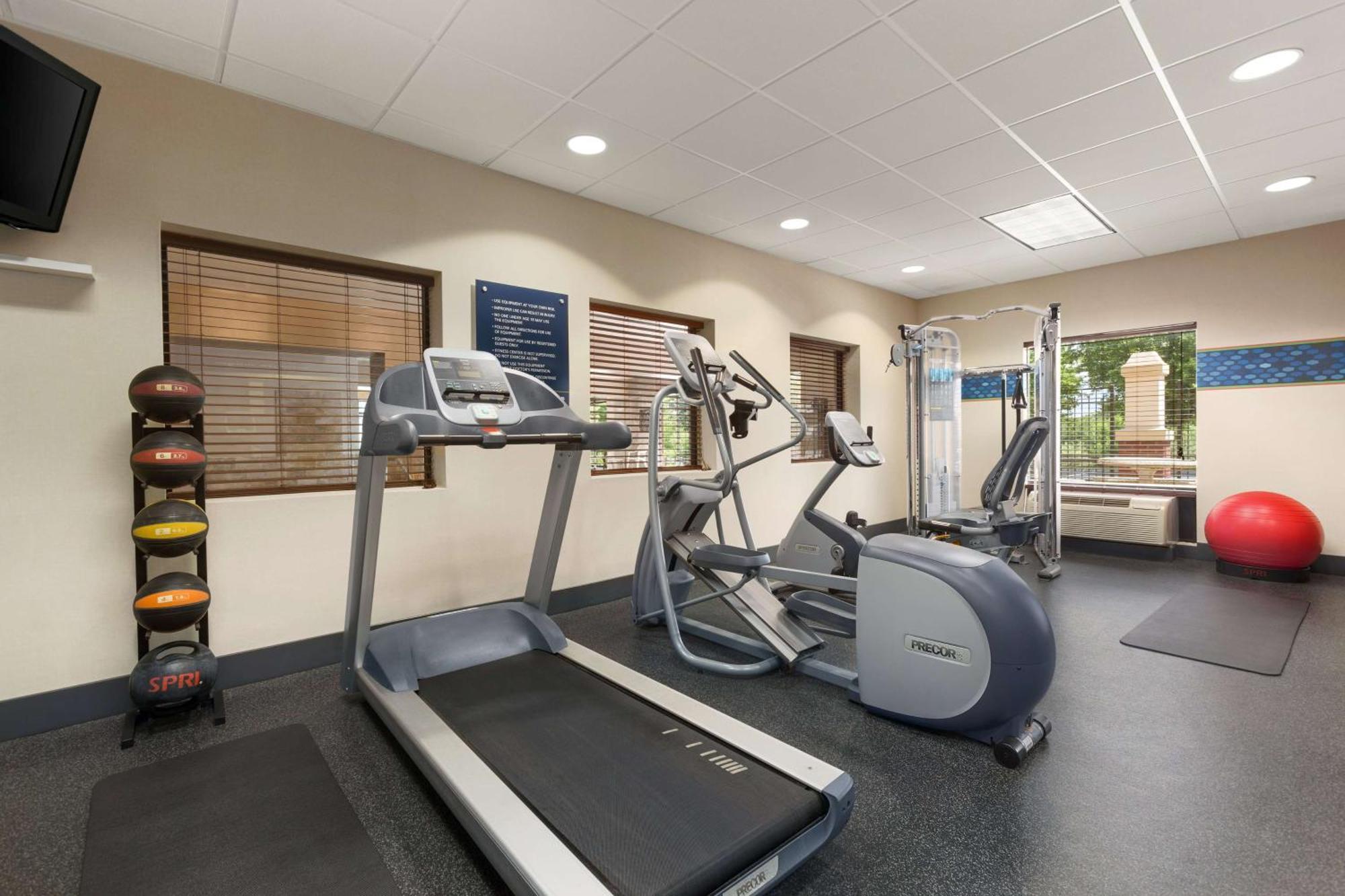 Hampton Inn & Suites By Hilton Manchester Bedford Eksteriør billede