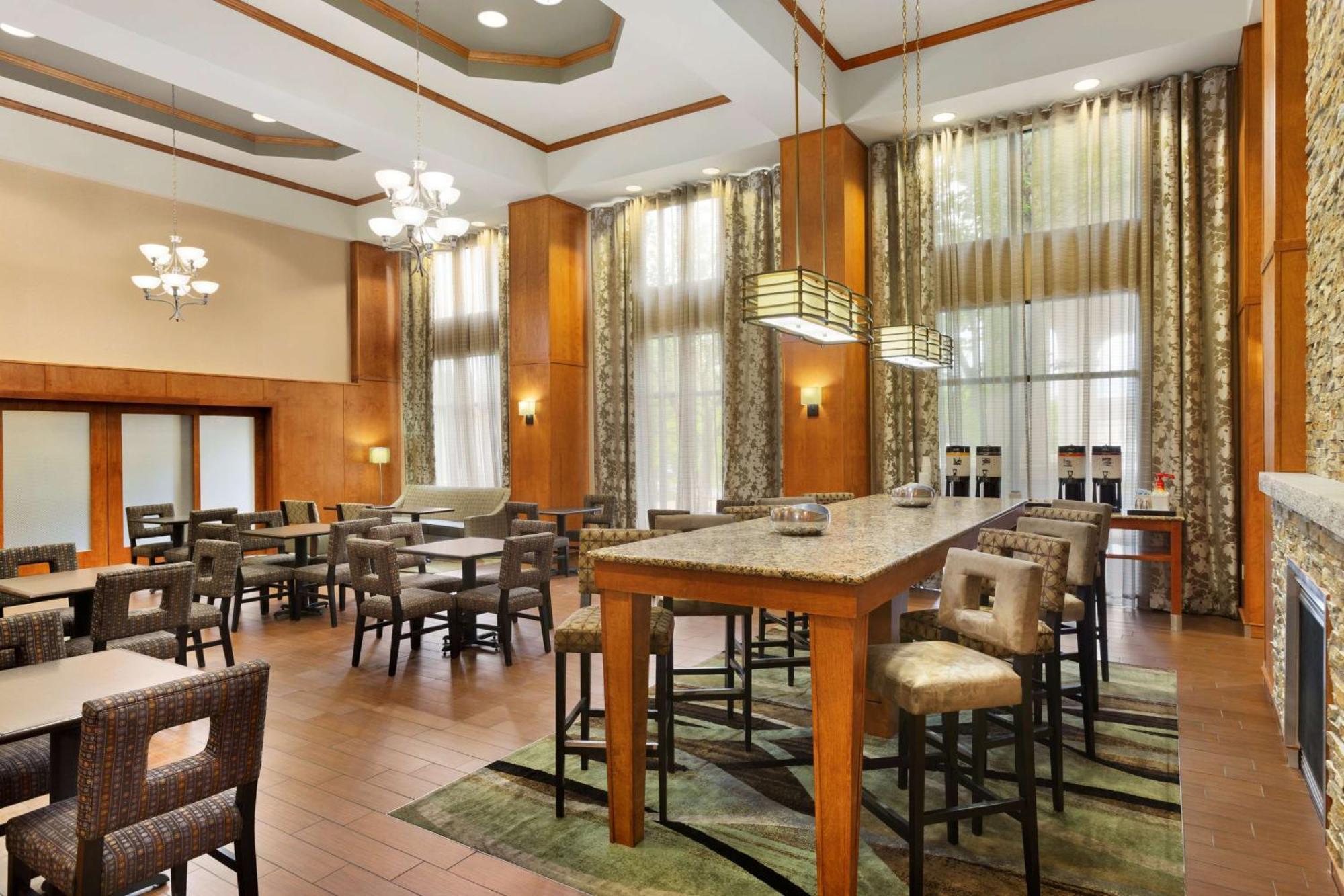 Hampton Inn & Suites By Hilton Manchester Bedford Eksteriør billede
