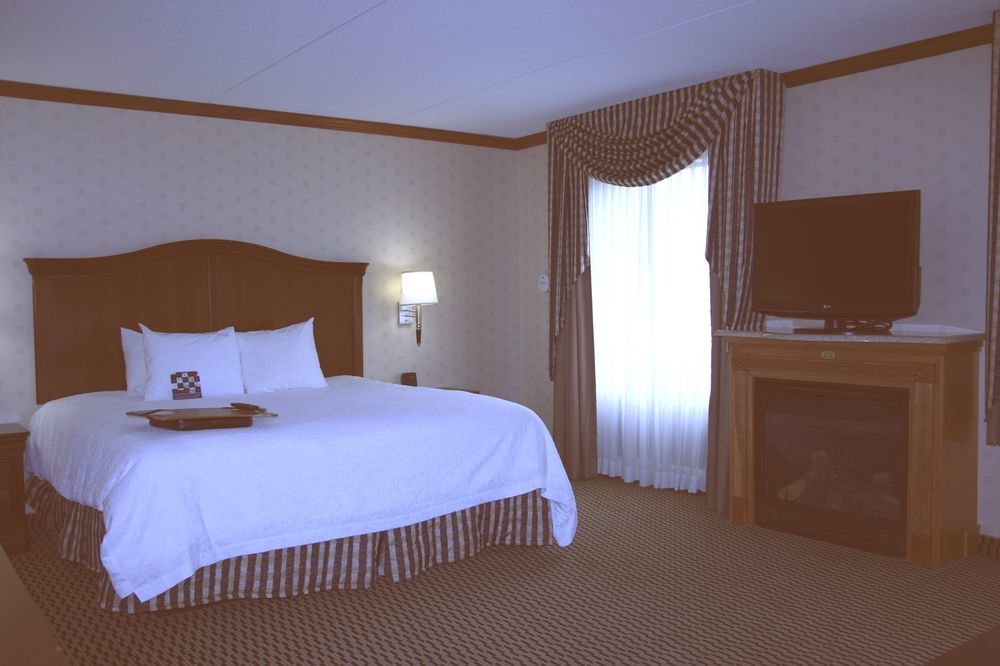 Hampton Inn & Suites By Hilton Manchester Bedford Eksteriør billede